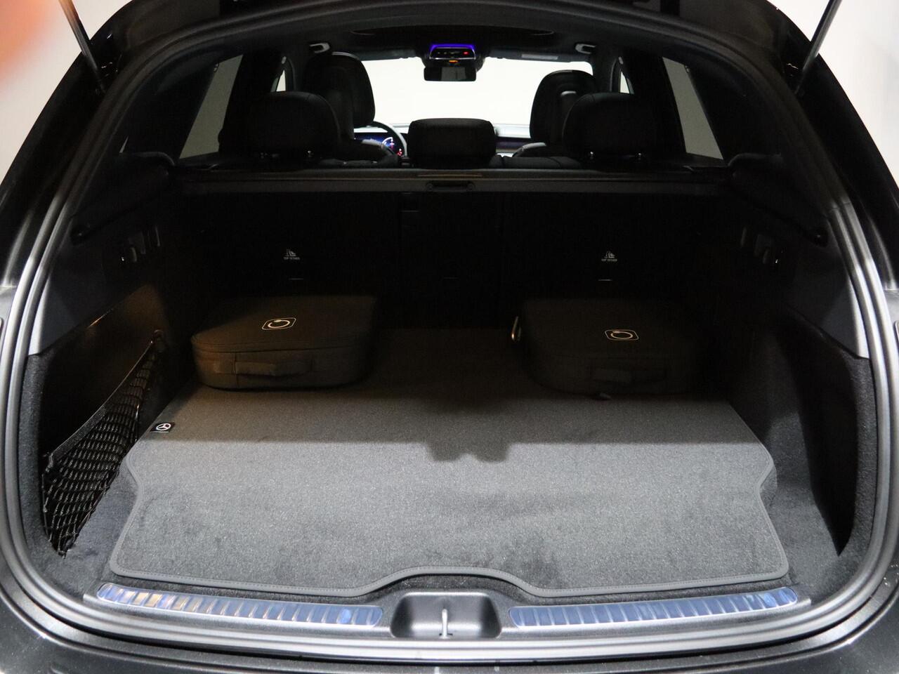 Mercedes-Benz GLC-KLASSE 300e 4MATIC Sport Edition | Panoramaschuifdak | Premium Plus | Night | Rijassistentiepakket Plus | Trekhaak | Burmester |