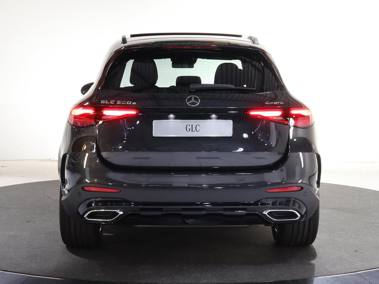 Mercedes-Benz GLC-KLASSE 300e 4MATIC Sport Edition | Panoramaschuifdak | Premium Plus | Night | Rijassistentiepakket Plus | Trekhaak | Burmester |