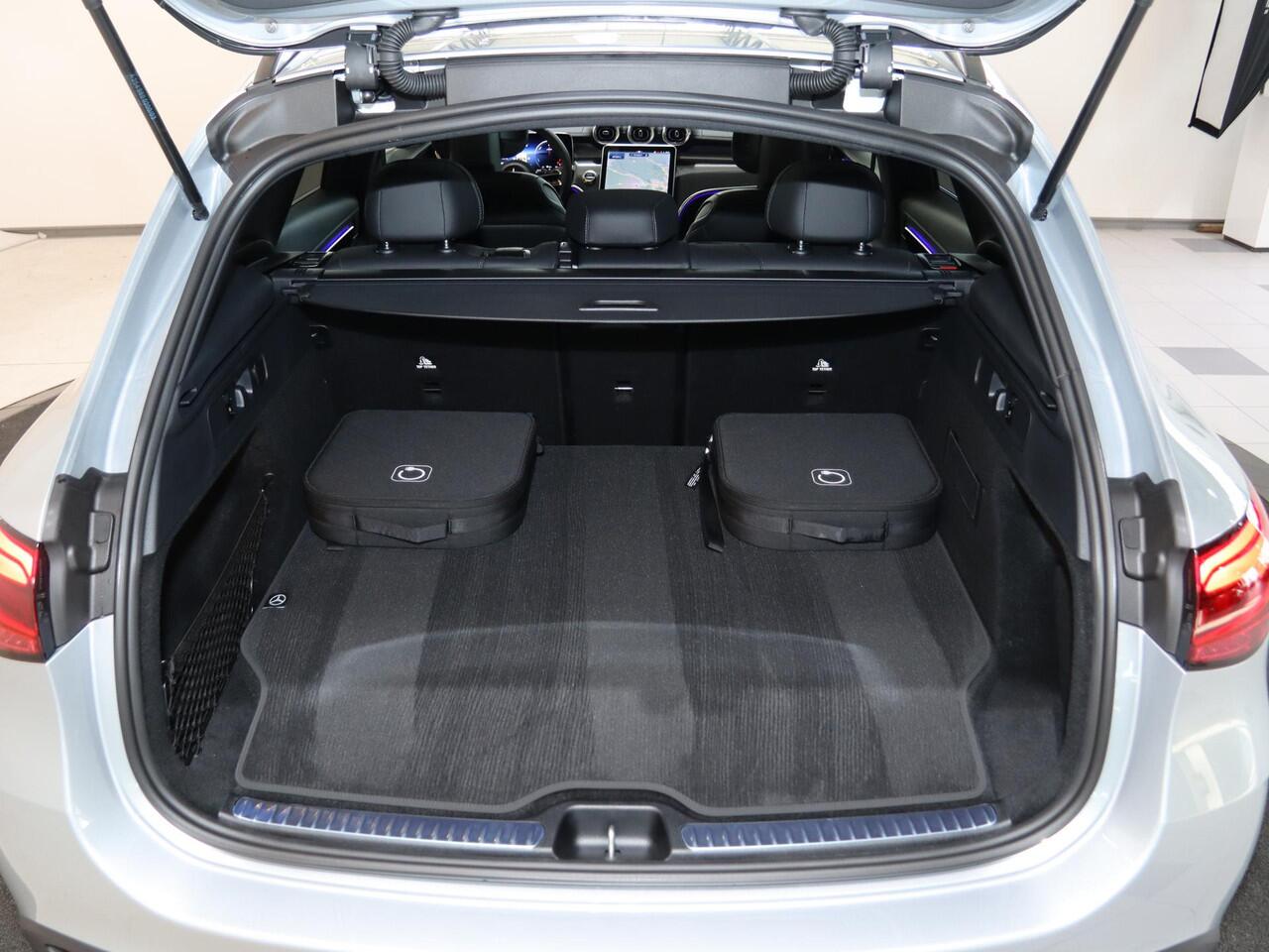 Mercedes-Benz GLC-KLASSE 300e 4MATIC Sport Edition | Panoramaschuifdak | Premium pakket | Nightpakket | Trekhaak | 360° camera | Dodehoekassistent | DIGITAL LIGHT |