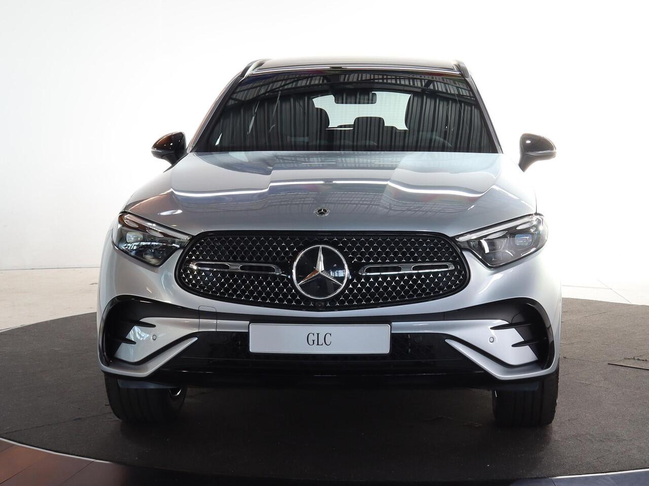 Mercedes-Benz GLC-KLASSE 300e 4MATIC Sport Edition | Panoramaschuifdak | Premium pakket | Nightpakket | Trekhaak | 360° camera | Dodehoekassistent | DIGITAL LIGHT |
