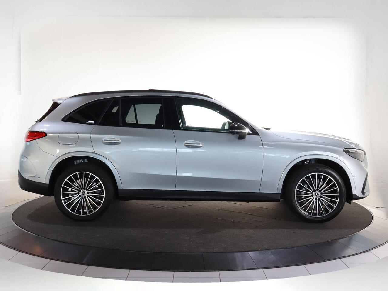 Mercedes-Benz GLC-KLASSE 300e 4MATIC Sport Edition | Panoramaschuifdak | Premium pakket | Nightpakket | Trekhaak | 360° camera | Dodehoekassistent | DIGITAL LIGHT |