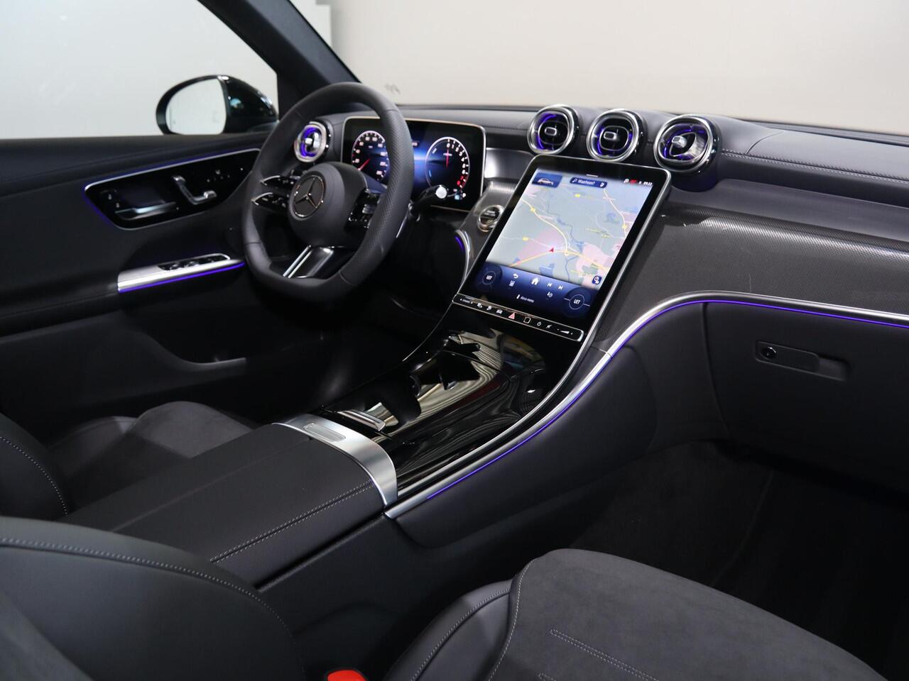 Mercedes-Benz GLC-KLASSE 300e 4MATIC Sport Edition | Night | Panoramaschuifdak | 360° camera | Dodehoekassistent | DIGITAL LIGHT |