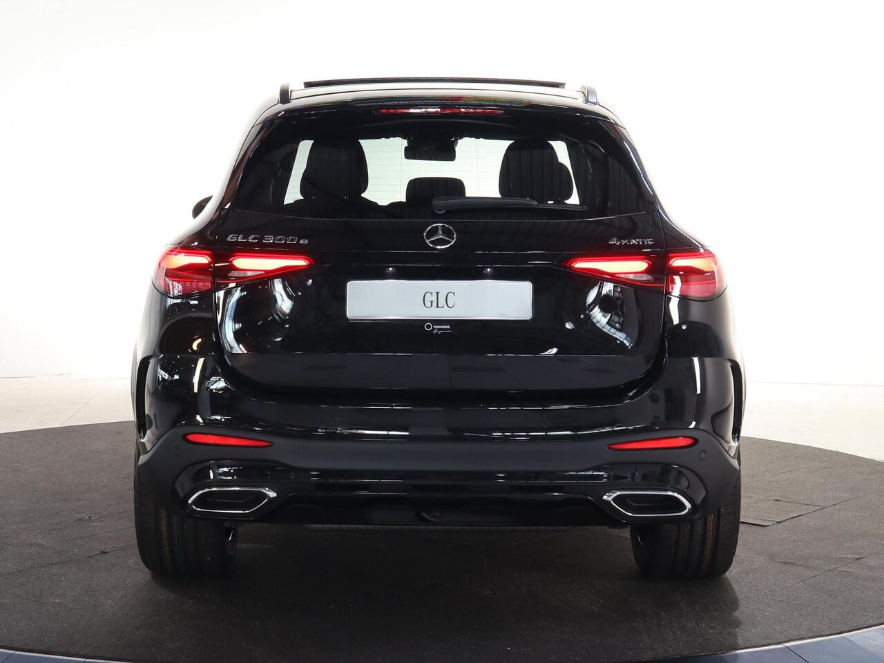 Mercedes-Benz GLC-KLASSE 300e 4MATIC Sport Edition | Panoramaschuifdak | Premium pakket | Nightpakket | 360° camera | Dodehoekassistent | DIGITAL LIGHT | Trekhaak |