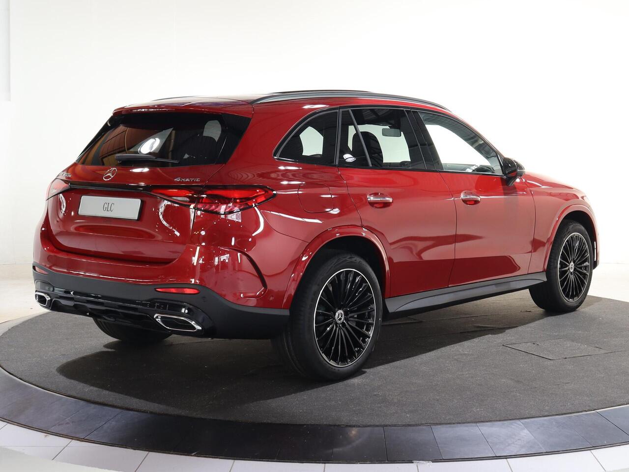 Mercedes-Benz GLC-KLASSE 300e 4MATIC Sport Edition | Panoramaschuifdak | Premium pakket | Trekhaak | 20" AMG-velgen |