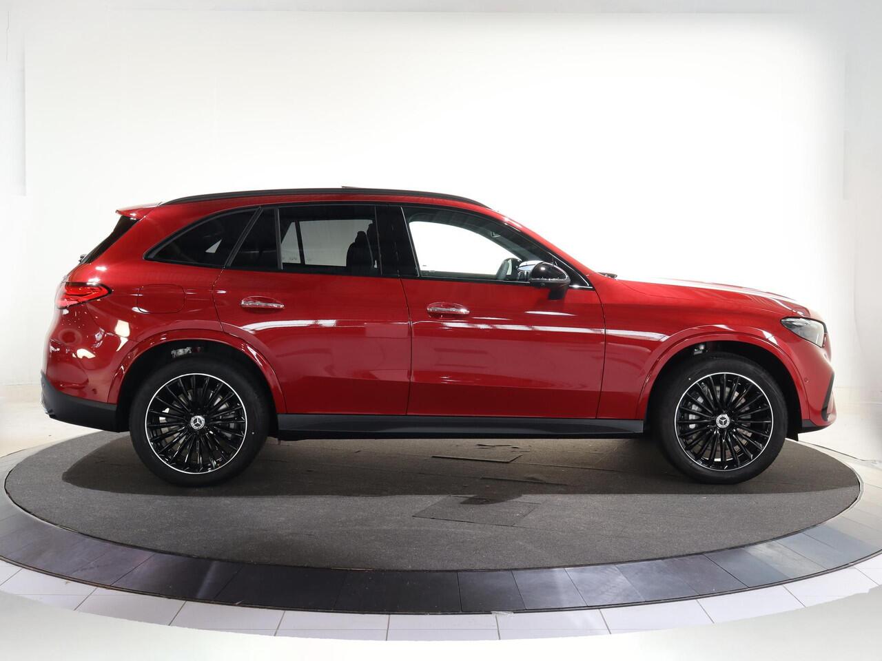 Mercedes-Benz GLC-KLASSE 300e 4MATIC Sport Edition | Panoramaschuifdak | Premium pakket | Trekhaak | 20" AMG-velgen |