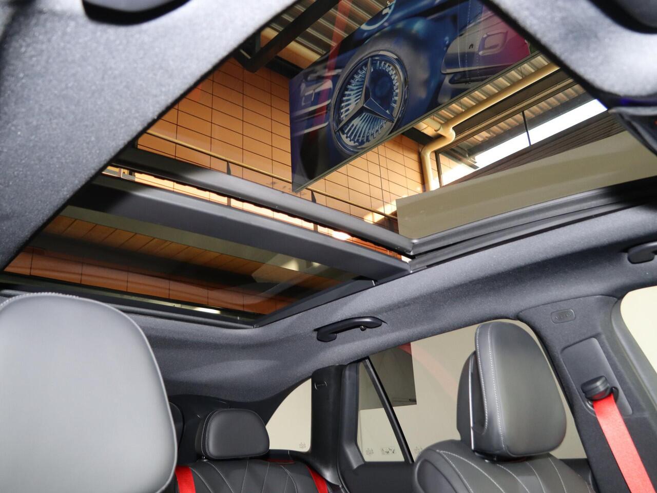 Mercedes-Benz GLC-KLASSE 300e 4MATIC Sport Edition | Panoramaschuifdak | Premium Plus | Rijassistentiepakket | Nappa Leder | Burmester | Head-up | 360°-camera |