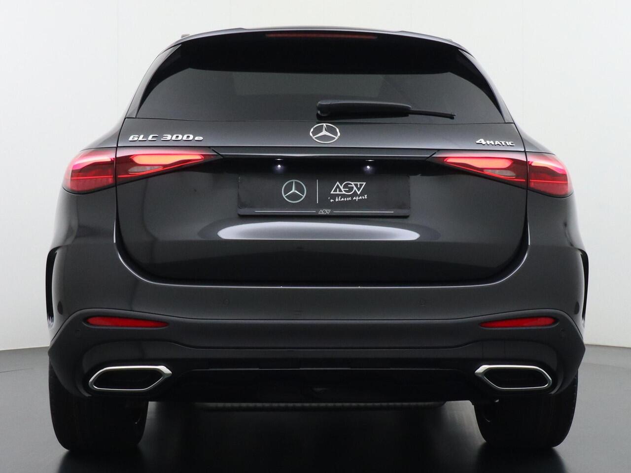 Mercedes-Benz GLC-KLASSE 300e 4MATIC Sport Edition | Massagestoelen Voorin | Luchtvering | Achterasbesturing 4.5° | Distronic Cruise Control | Memoryseats | Trekhaak Wegklapbaar | Head-Up Display | 360° Camera