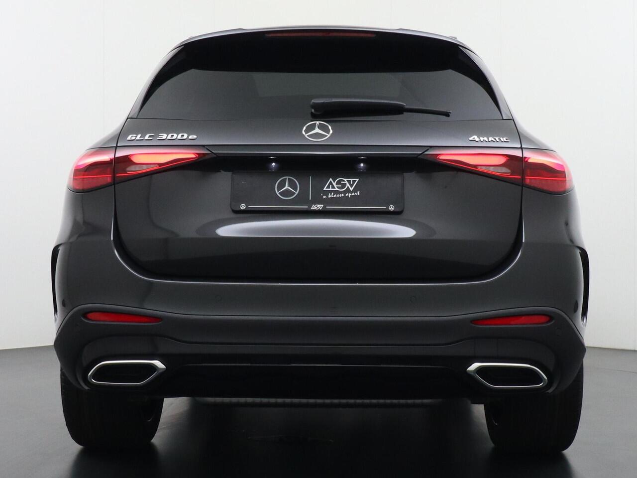 Mercedes-Benz GLC-KLASSE 300e 4MATIC Sport Edition | Panorama - Schuifdak | Memorystoelen | Apple Carplay & Android Auto | Digital Light | Niveauregeling | 360° Camera | Nightpakket | Sfeerverlichting