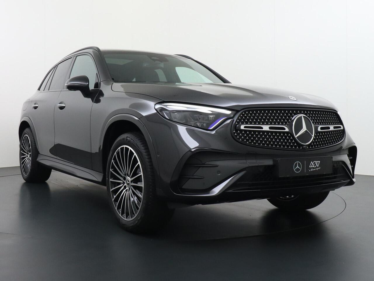 Mercedes-Benz GLC-KLASSE 300e 4MATIC Sport Edition | Panorama - Schuifdak | Memorystoelen | Apple Carplay & Android Auto | Digital Light | Niveauregeling | 360° Camera | Nightpakket | Sfeerverlichting