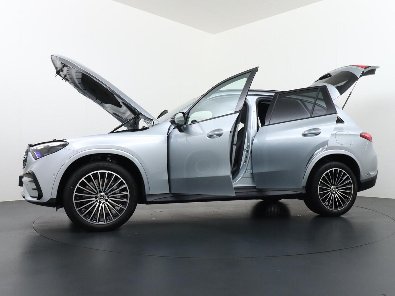 Mercedes-Benz GLC-KLASSE 300e 4MATIC Sport Edition | Panorama - Schuifdak | Trekhaak Wegklapbaar | Digital Light | Niveauregeling | 360° Camera | Memorystoelen | Apple Carplay & Android Auto