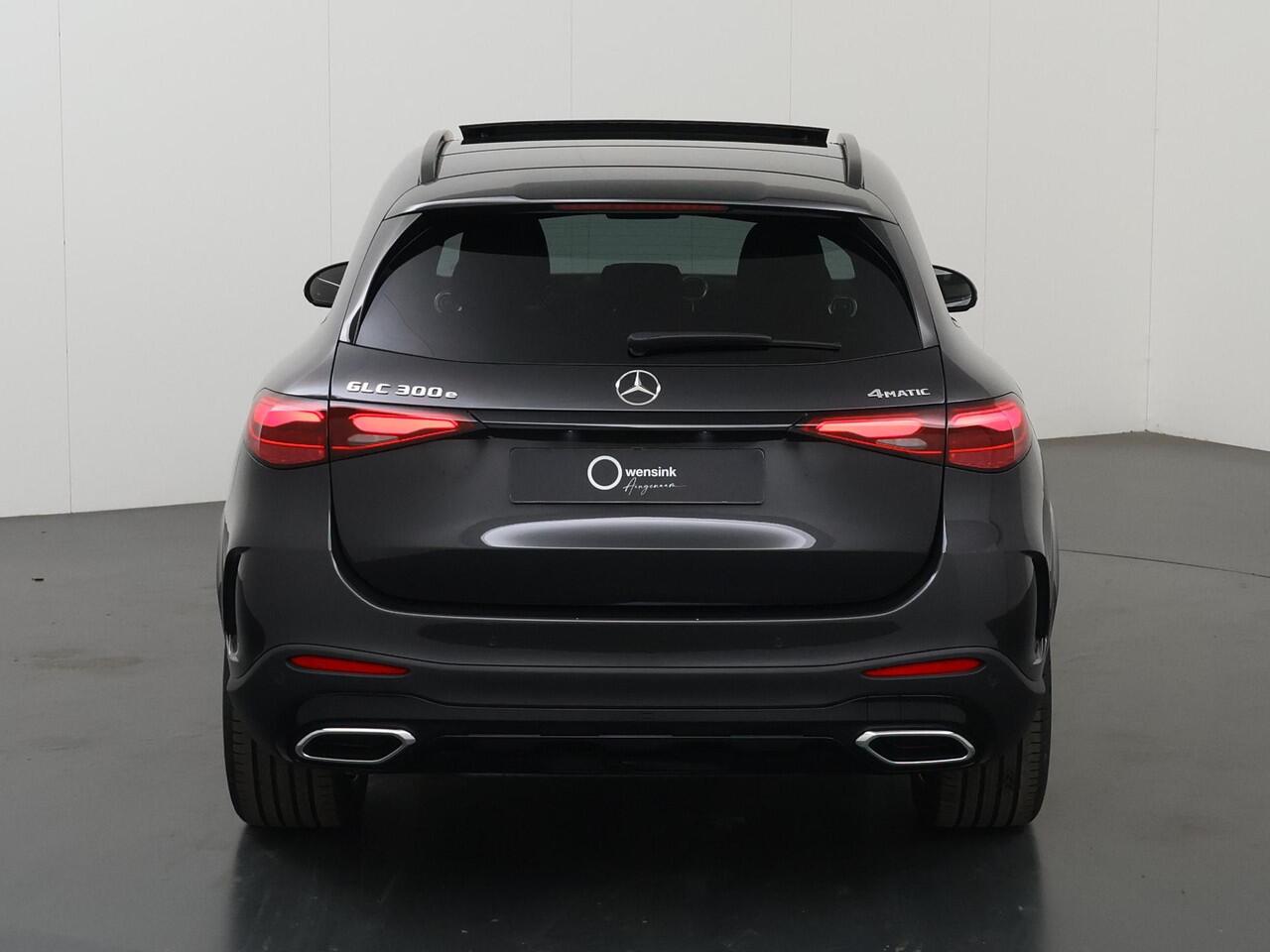 Mercedes-Benz GLC-KLASSE 300e 4MATIC Sport Edition | Panoramaschuifdak | Premium Plus | Night | Head-up | Rijassistentiepakket Plus | Trekhaak | Burmester |