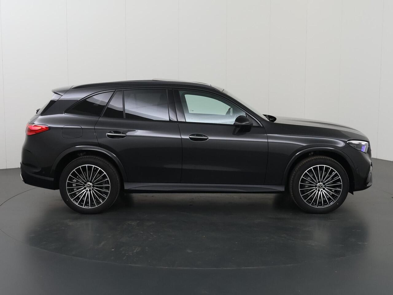 Mercedes-Benz GLC-KLASSE 300e 4MATIC Sport Edition | Panoramaschuifdak | Premium Plus | Night | Head-up | Rijassistentiepakket Plus | Trekhaak | Burmester |