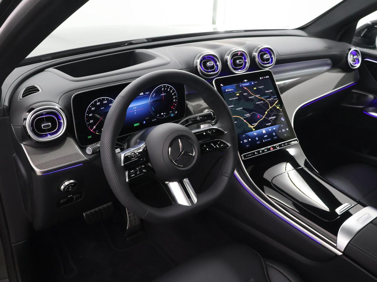 Mercedes-Benz GLC-KLASSE 300e 4MATIC Sport Edition | Panoramaschuifdak | Premium Plus | Night | Head-up | Rijassistentiepakket Plus | Trekhaak | Burmester |