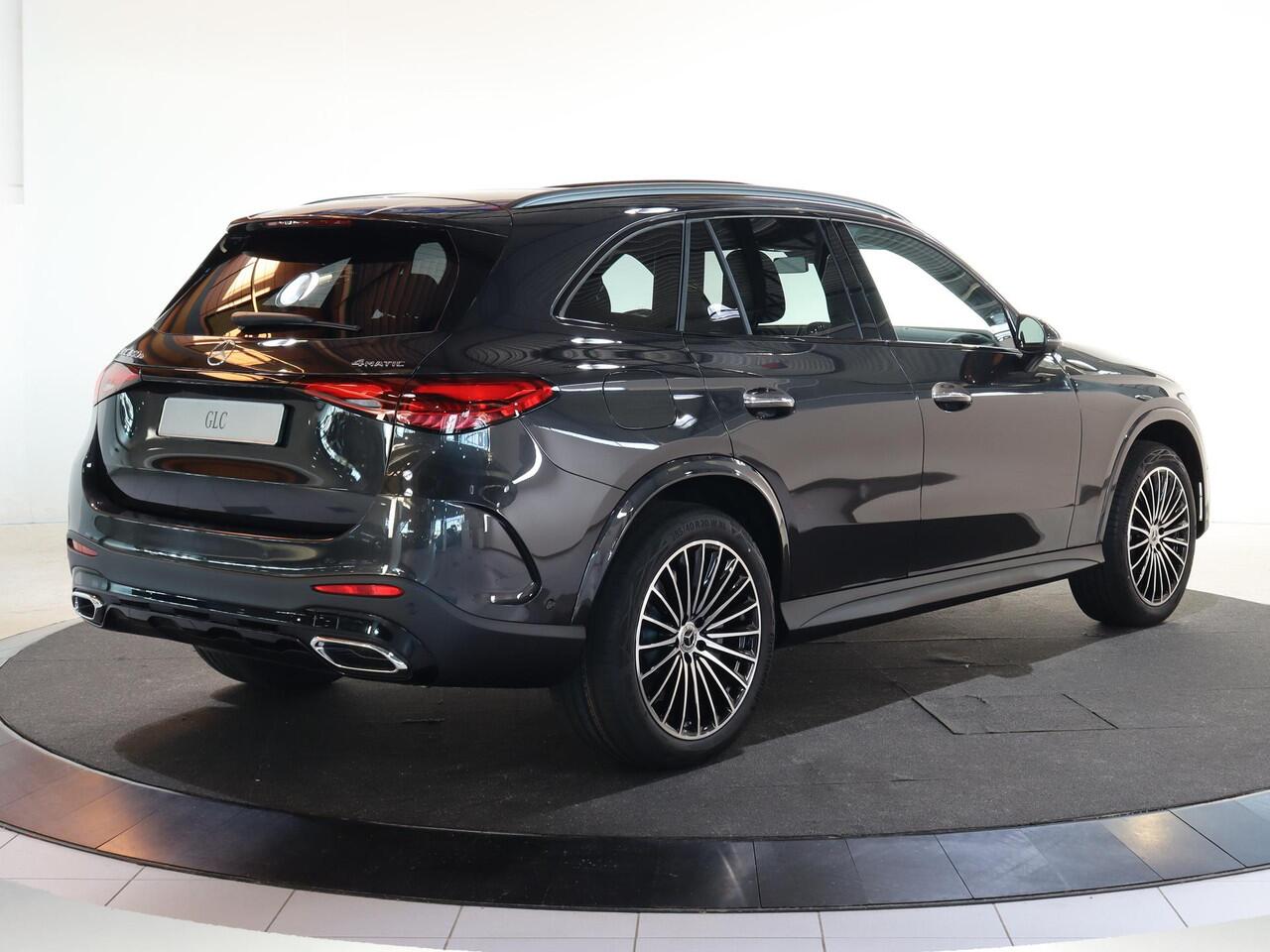 Mercedes-Benz GLC-KLASSE 300e 4MATIC Sport Edition | Panoramaschuifdak | Premium pakket | Nightpakket | 360° camera | Dodehoekassistent | DIGITAL LIGHT |