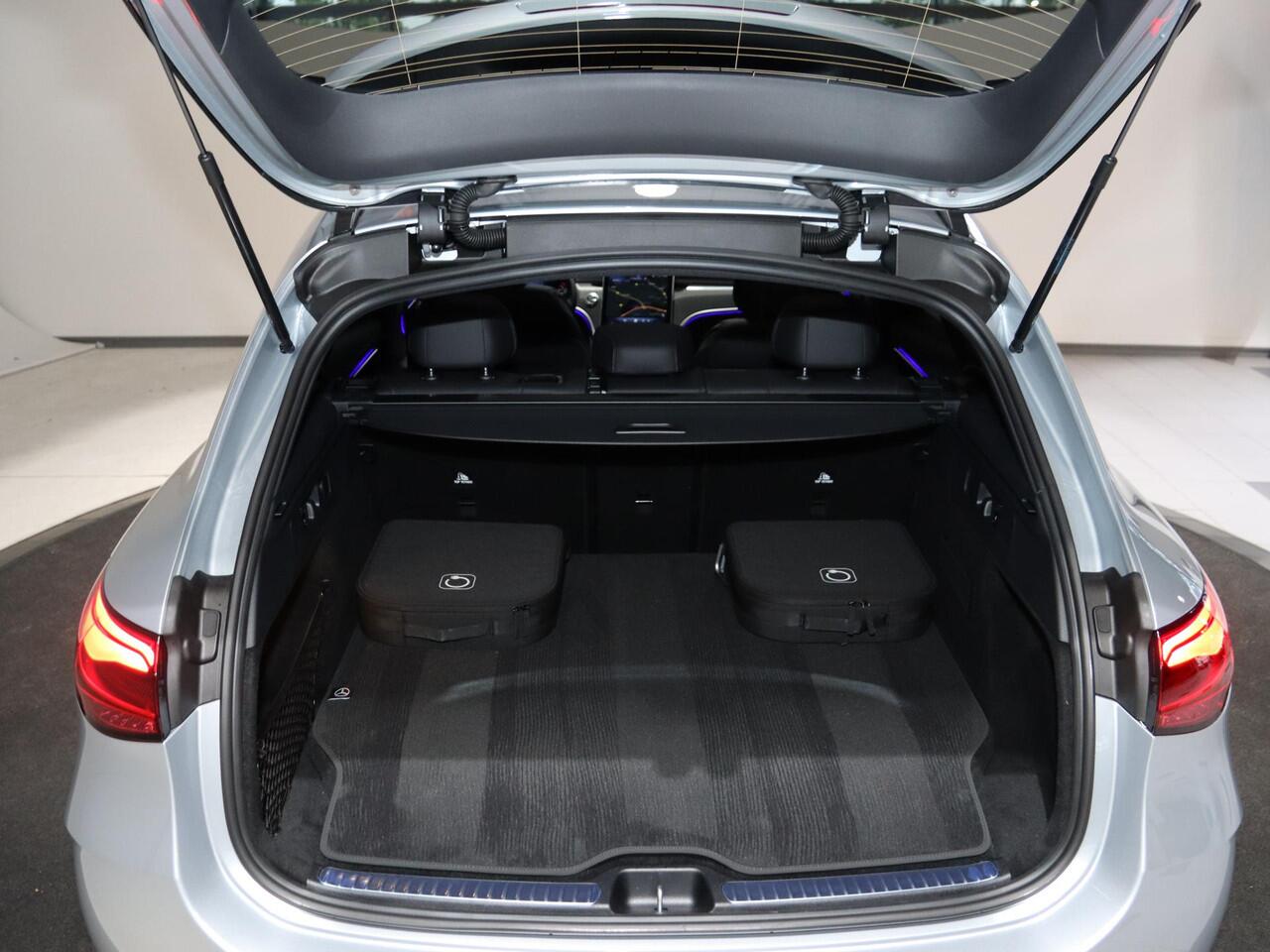 Mercedes-Benz GLC-KLASSE 300e 4MATIC Sport Edition | Panoramaschuifdak | Premium pakket | Nightpakket | 360° camera | Dodehoekassistent | DIGITAL LIGHT | Trekhaak |