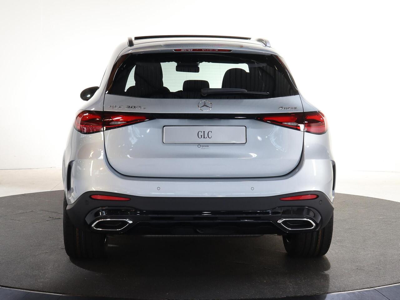 Mercedes-Benz GLC-KLASSE 300e 4MATIC Sport Edition | Panoramaschuifdak | Premium pakket | Nightpakket | 360° camera | Dodehoekassistent | DIGITAL LIGHT | Trekhaak |