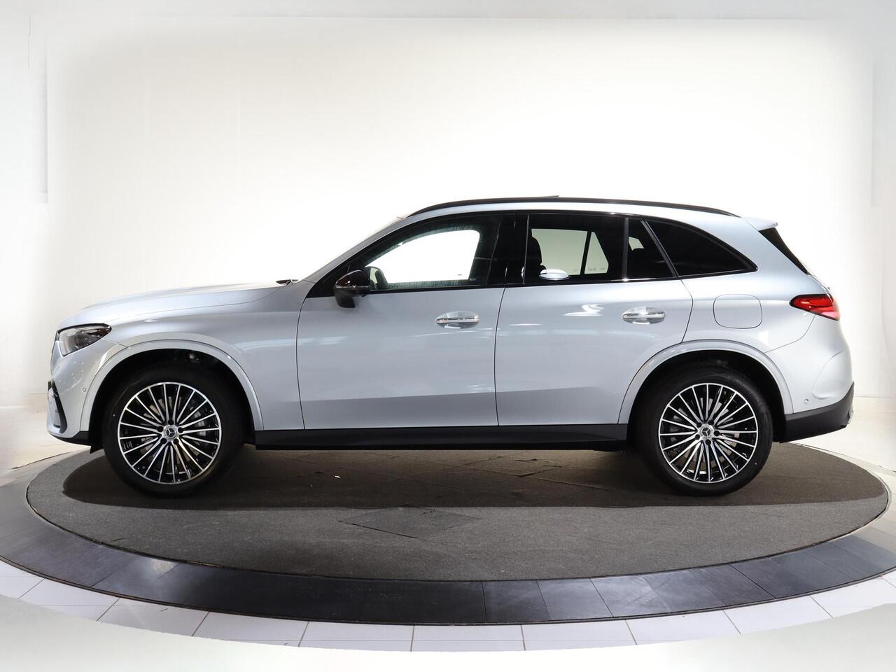 Mercedes-Benz GLC-KLASSE 300e 4MATIC Sport Edition | Panoramaschuifdak | Premium pakket | Nightpakket | 360° camera | Dodehoekassistent | DIGITAL LIGHT | Trekhaak |