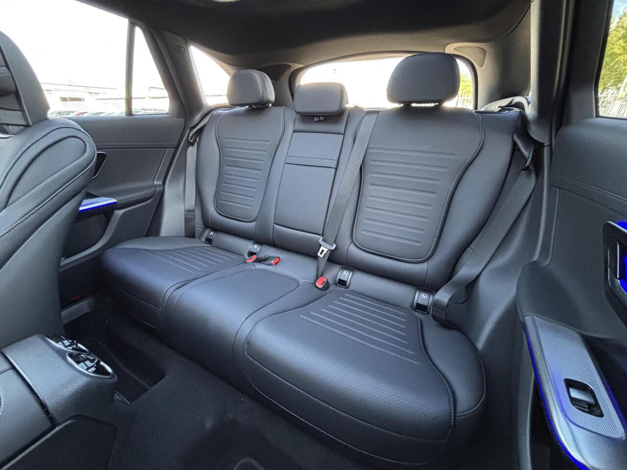 Mercedes-Benz GLC-KLASSE 300e 4MATIC Sport Edition | Panoramaschuifdak | Premium pakket | Nightpakket | 360° camera | Dodehoekassistent | DIGITAL LIGHT |