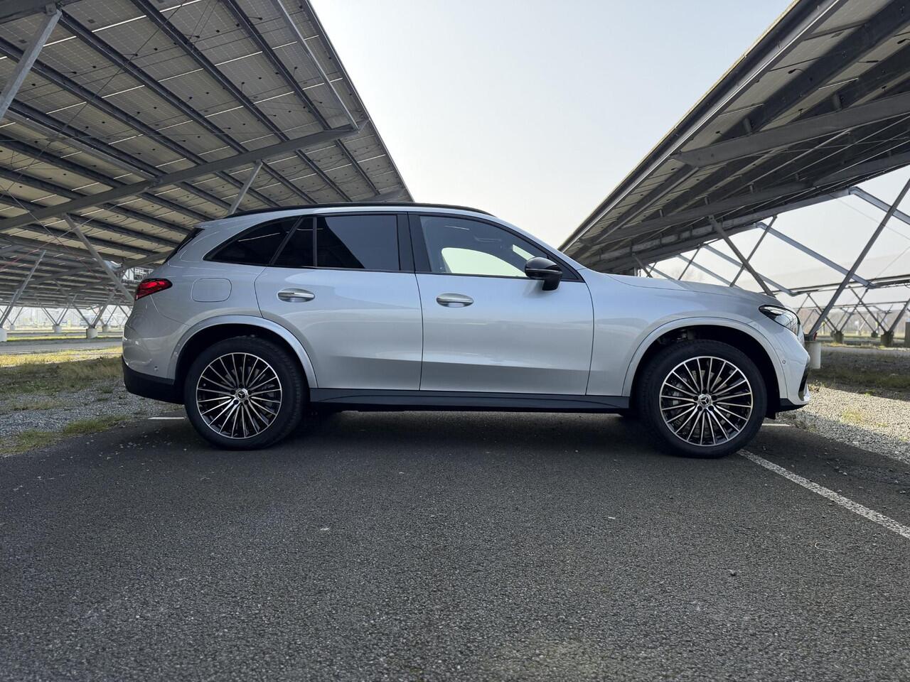 Mercedes-Benz GLC-KLASSE 300e 4MATIC Sport Edition | Night | Panoramaschuifdak | Premium pakket | 360° camera | Dodehoekassistent | DIGITAL LIGHT |