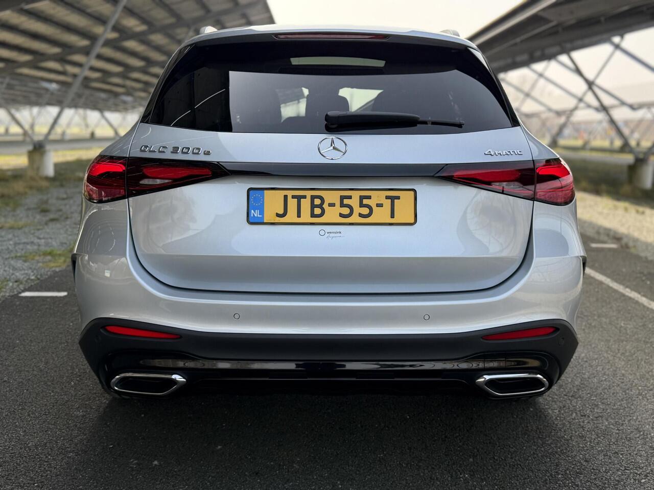 Mercedes-Benz GLC-KLASSE 300e 4MATIC Sport Edition | Night | Panoramaschuifdak | Premium pakket | 360° camera | Dodehoekassistent | DIGITAL LIGHT |