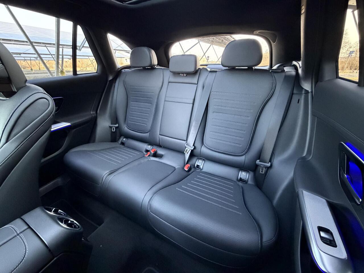 Mercedes-Benz GLC-KLASSE 300e 4MATIC Sport Edition | Night | Panoramaschuifdak | Premium Plus | Techniek pakket | Rijassistentiepakket Plus | Trekhaak | Burmester |