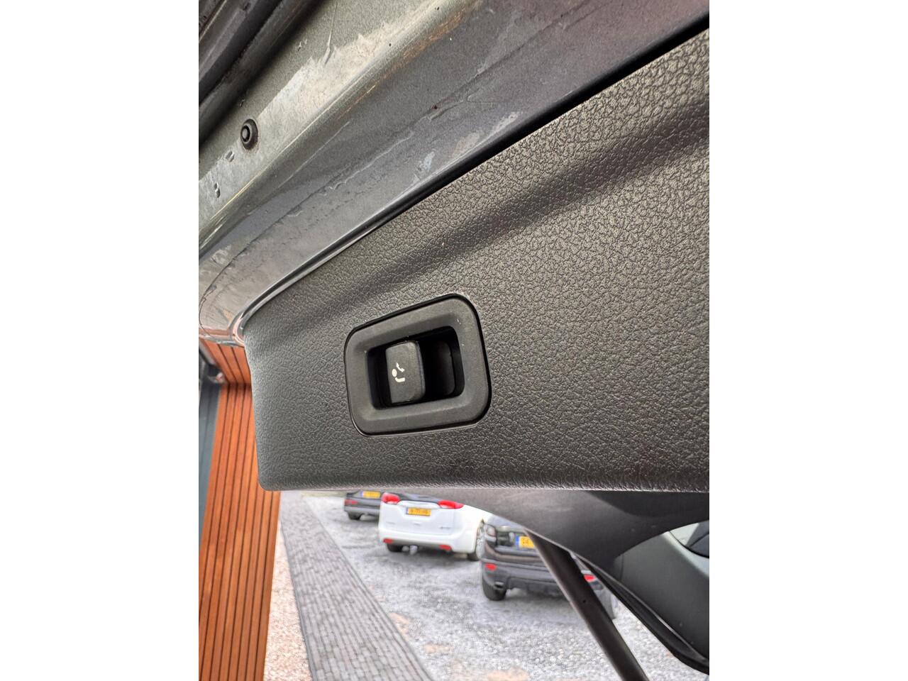 Mercedes-Benz GLE-KLASSE 450 4MATIC Premium Plus AMG Luchtvering Pano Treeplanken Navi Burmeister 22"