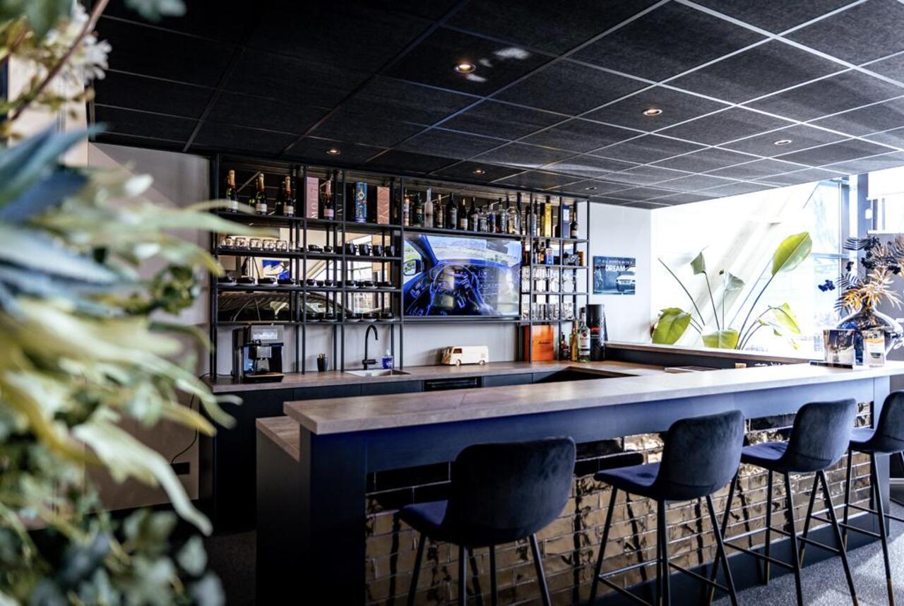 Mercedes-Benz GLE-KLASSE Coupé GLE450d AMG 367pk Panoramadak *BTW* Trekhaak Night pakket Widescreen Luchtvering 1e eigenaar! 22" LMV