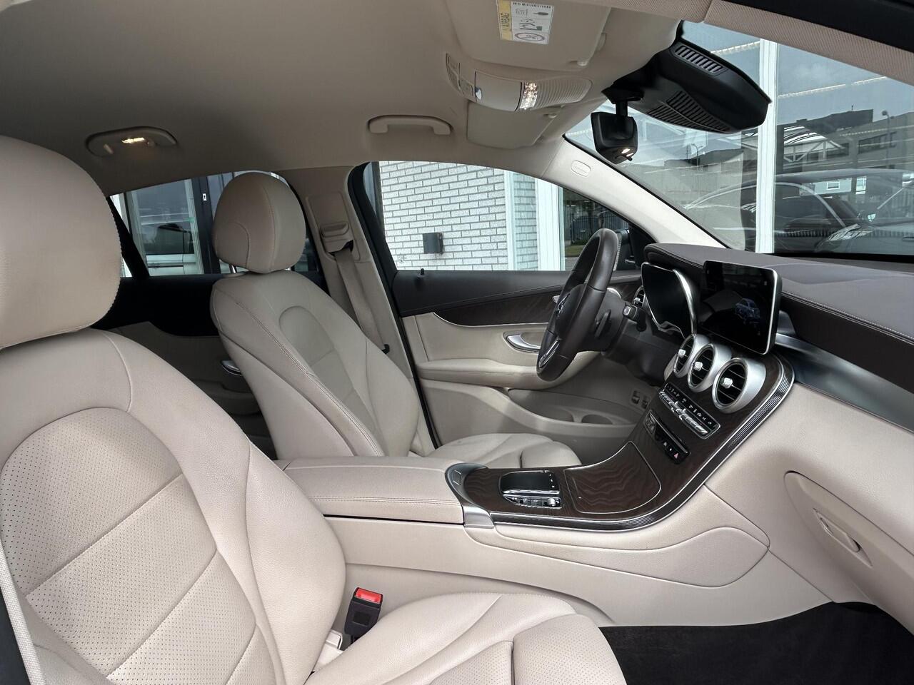 Mercedes-Benz Glc Coupé 300e 4MATIC AMG | Beige Leder | Trekhaak |Burmester| DAB|LED| Stoelverwarming| Digitaal display