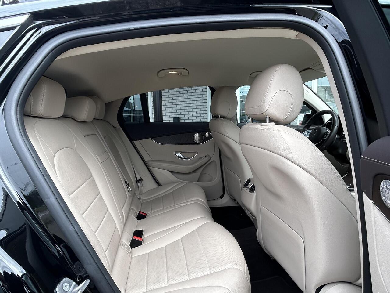 Mercedes-Benz Glc Coupé 300e 4MATIC AMG | Beige Leder | Trekhaak |Burmester| DAB|LED| Stoelverwarming| Digitaal display