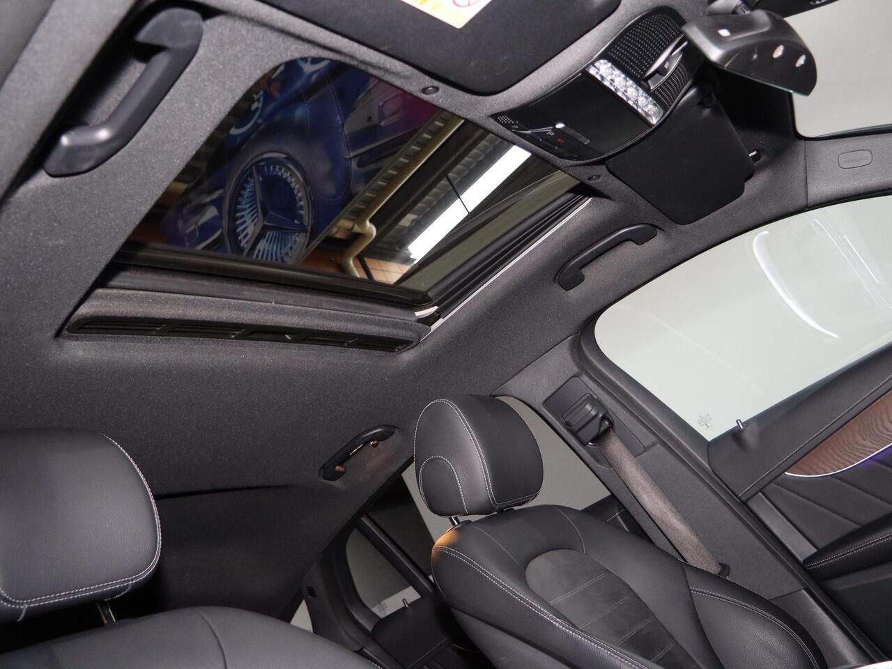 Mercedes-Benz Glc Coupé 300e 4MATIC Premium Plus | AMG | Schuif/kanteldak | Trekhaak | Night | Beige leder | Headup | Multibeam |