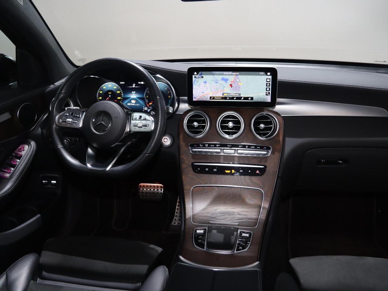 Mercedes-Benz Glc Coupé 300e 4MATIC Premium Plus | AMG | Schuif/kanteldak | Trekhaak | Night | Beige leder | Headup | Multibeam |