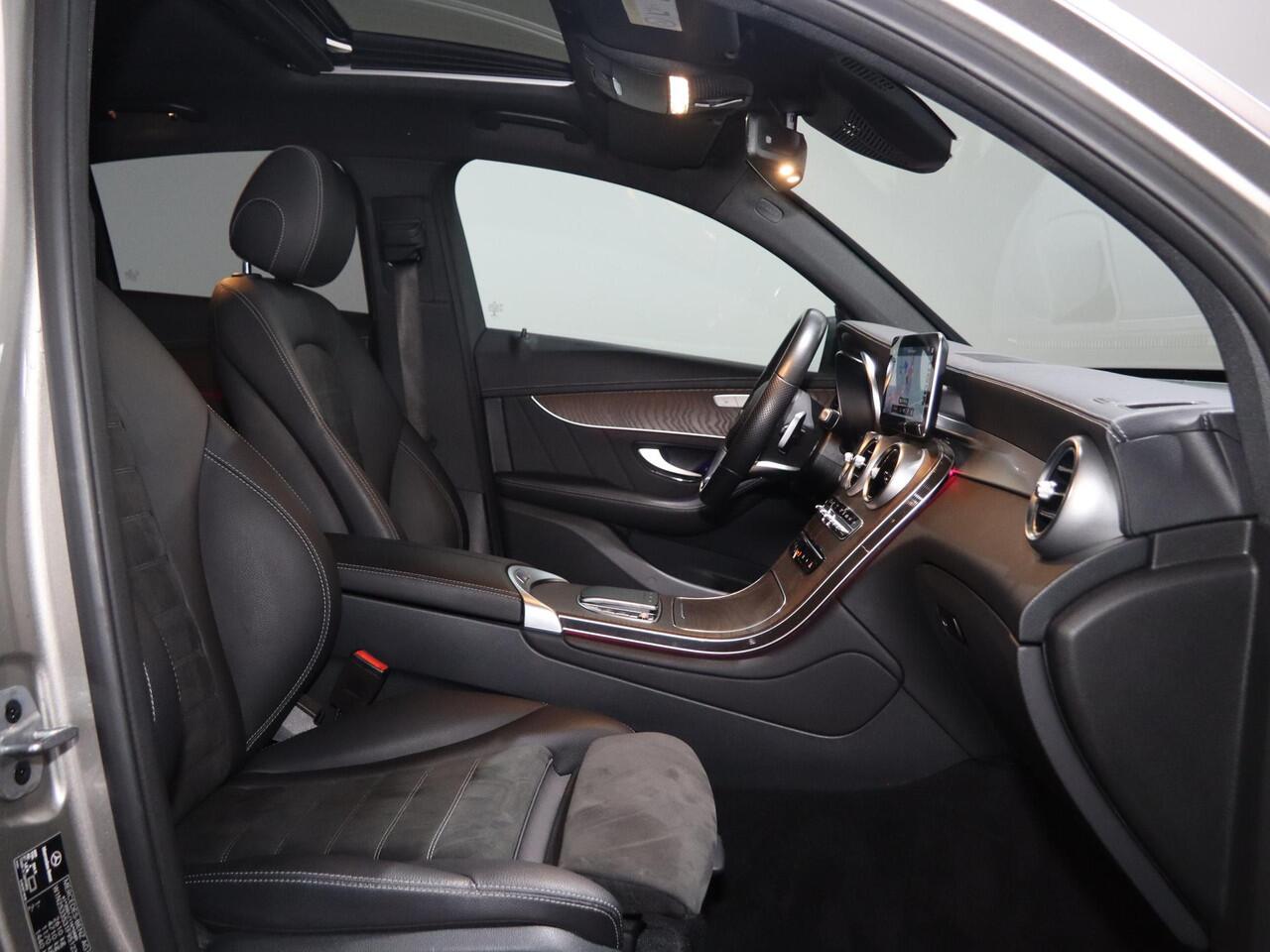 Mercedes-Benz Glc Coupé 300e 4MATIC Premium Plus | AMG | Schuif/kanteldak | Trekhaak | Night | Beige leder | Headup | Multibeam |