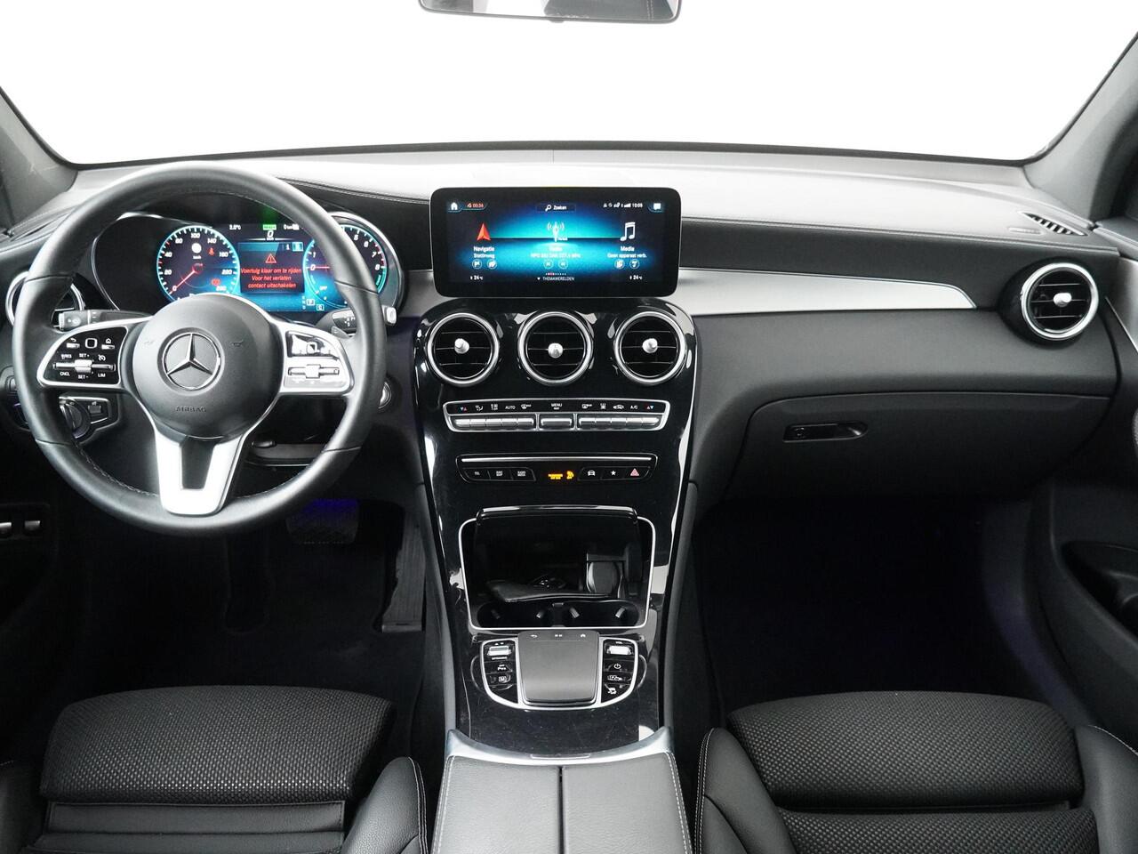 Mercedes-Benz Glc Coupé 300e 4MATIC Business Solution Luxury - Navigatie - Stoelverwarming - Wegklapbare trekhaak