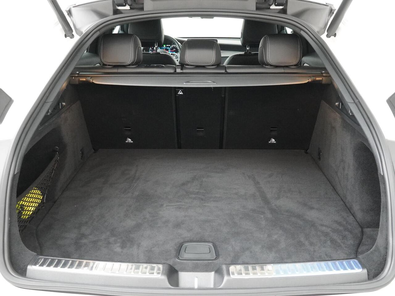 Mercedes-Benz Glc Coupé 300e 4MATIC Business Solution Luxury - Navigatie - Stoelverwarming - Wegklapbare trekhaak