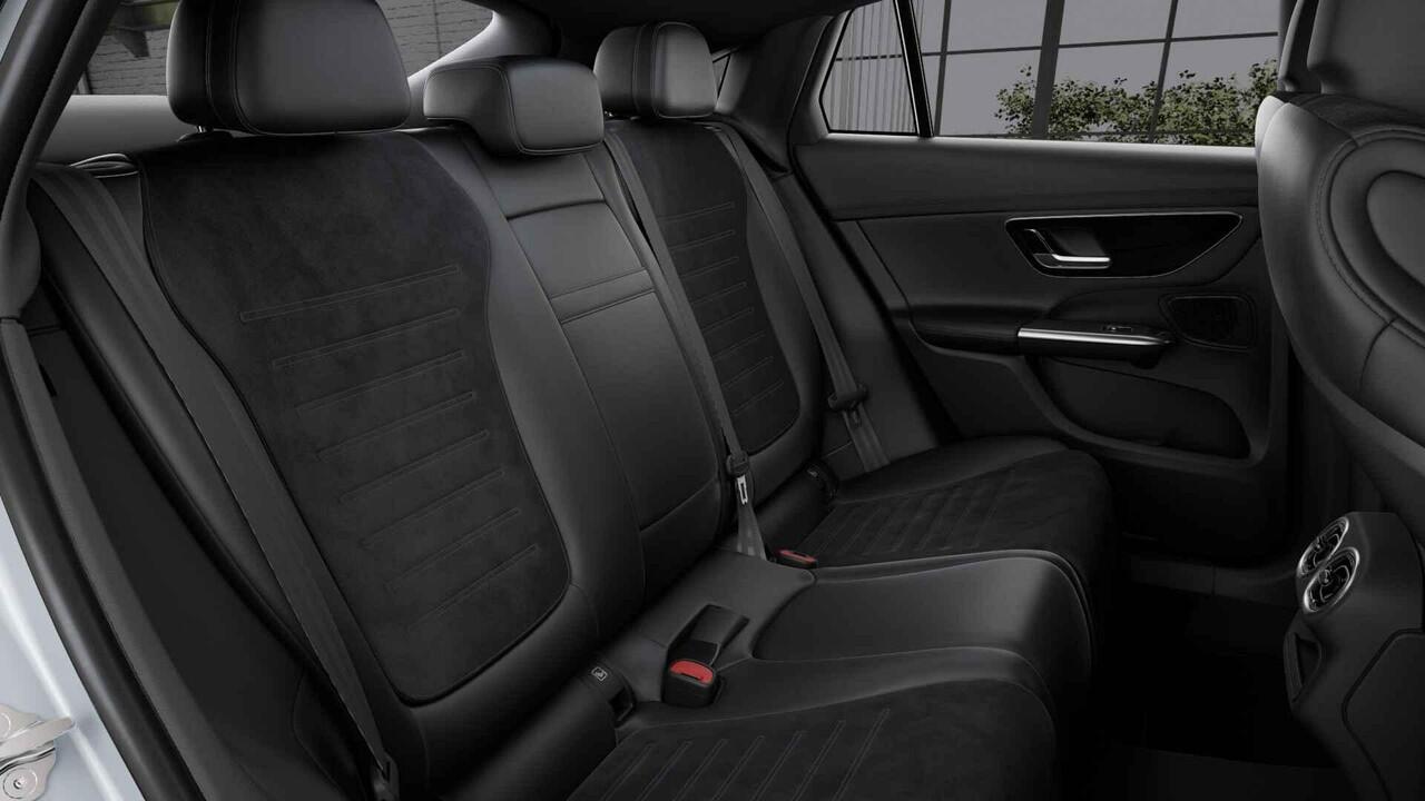 Mercedes-Benz Glc Coupé 300e 4MATIC Business Line | AMG | Panoramadak | Trekhaak | Night pakket | 360 camera |