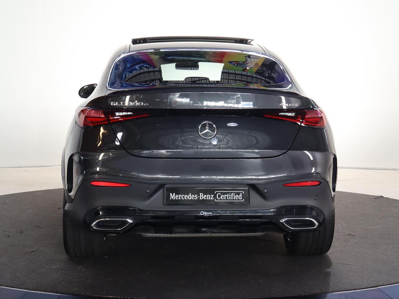 Mercedes-Benz Glc Coupé 300e 4MATIC AMG Line | Panoramadak | Trekhaak | Digital light | 360 camera | Treeplanken | Winter pakket |