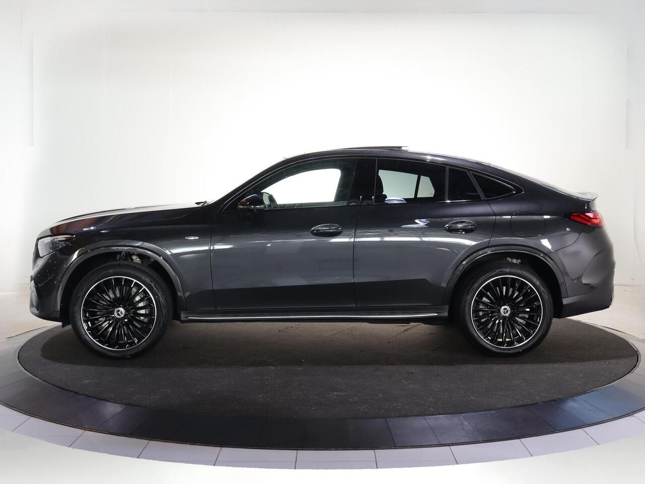 Mercedes-Benz Glc Coupé 300e 4MATIC AMG Line | Panoramadak | Trekhaak | Digital light | 360 camera | Treeplanken | Winter pakket |