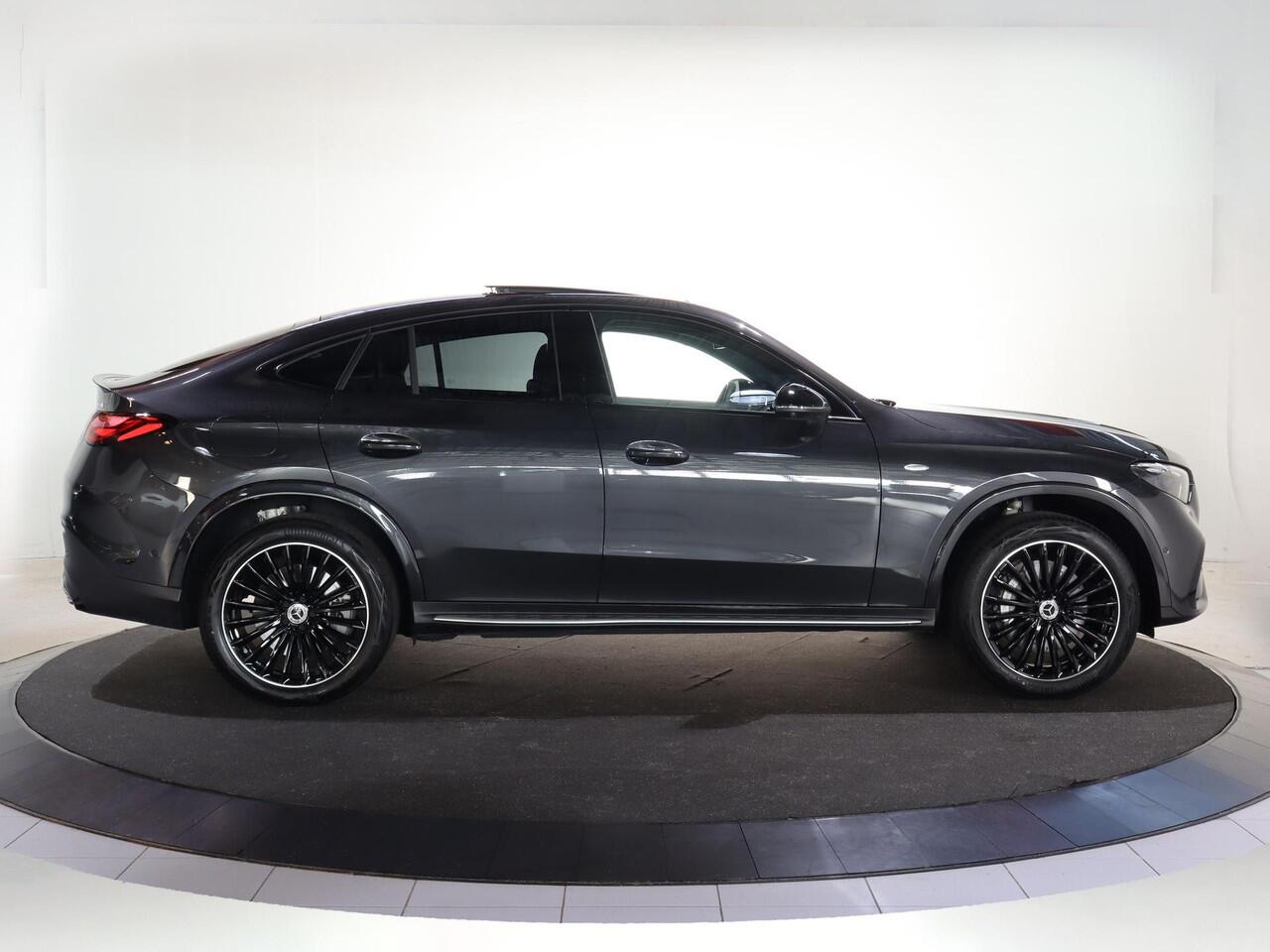 Mercedes-Benz Glc Coupé 300e 4MATIC AMG Line | Panoramadak | Trekhaak | Digital light | 360 camera | Treeplanken | Winter pakket |