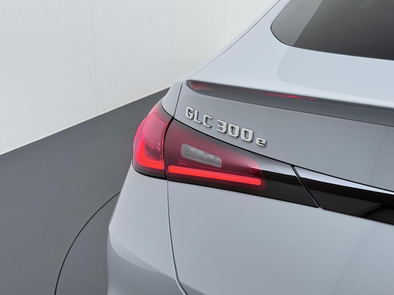 Mercedes-Benz Glc Coupé 300e 4MATIC Sport Edition | Achterasbesturing 4.5° | Luchtvering | Panorama - Schuifdak | Head-Up Display | Trekhaak Wegklapbaar | Burmester 3D Surround Sound | 360° Camera