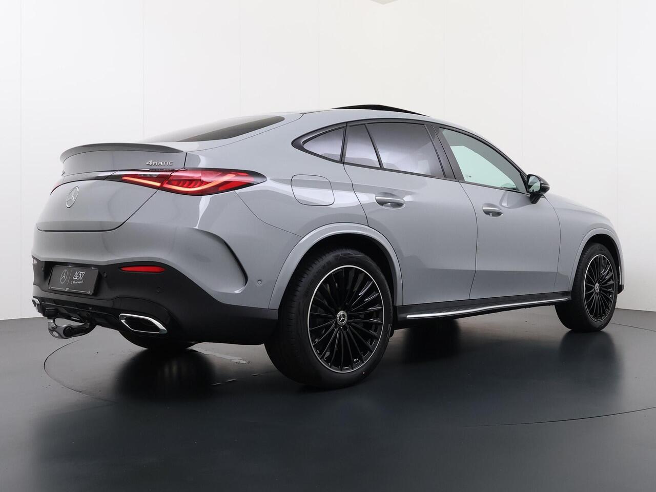 Mercedes-Benz Glc Coupé 300e 4MATIC Sport Edition | Achterasbesturing 4.5° | Luchtvering | Panorama - Schuifdak | Head-Up Display | Trekhaak Wegklapbaar | Burmester 3D Surround Sound | 360° Camera