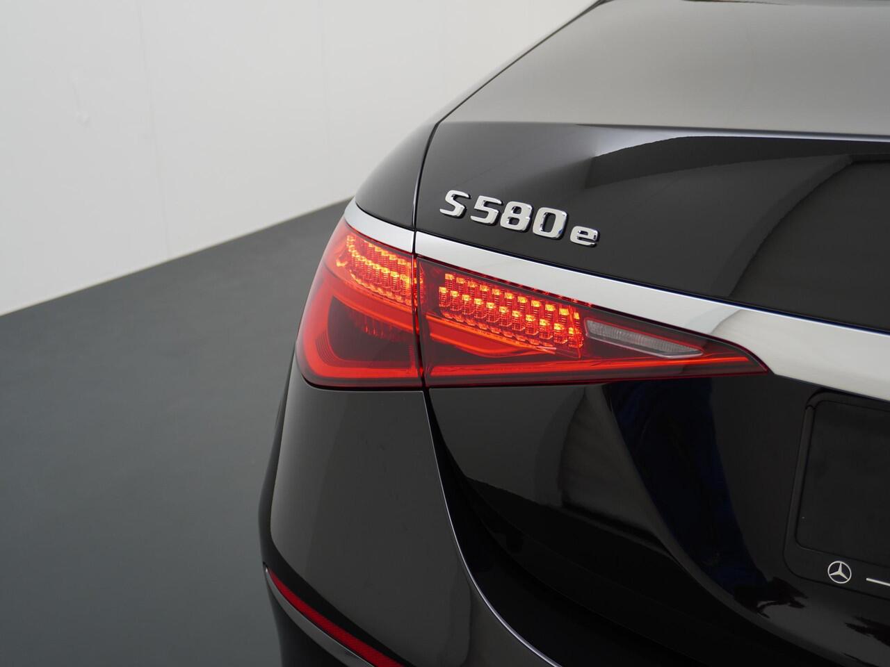 Mercedes-Benz S-KLASSE 580 e 4MATIC Lang AMG Line | Achterasbesturing 4.5° | Panorama - Schuifdak | Multicontourstoelen | Head-Up Display | Luchtvering | Burmester 4D Surround Sound | Business Class Pakket