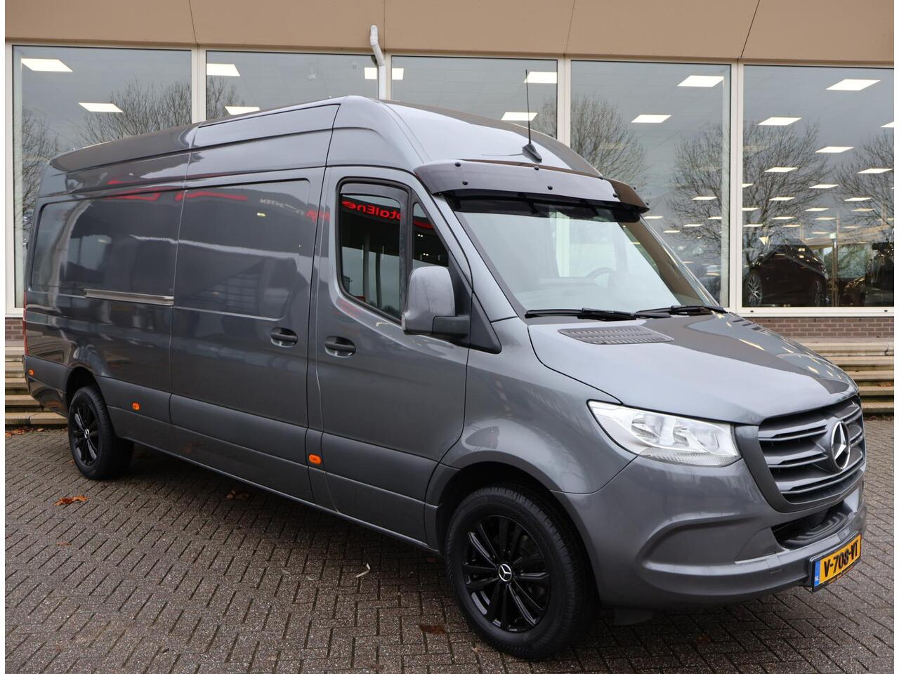 Mercedes-Benz SPRINTER 319 3.0 CDI V6 AUT. L3H2 - 3500 KG TREKHAAK | MBUX BREEDBEELD | 18 INCH LMV | CAMERA