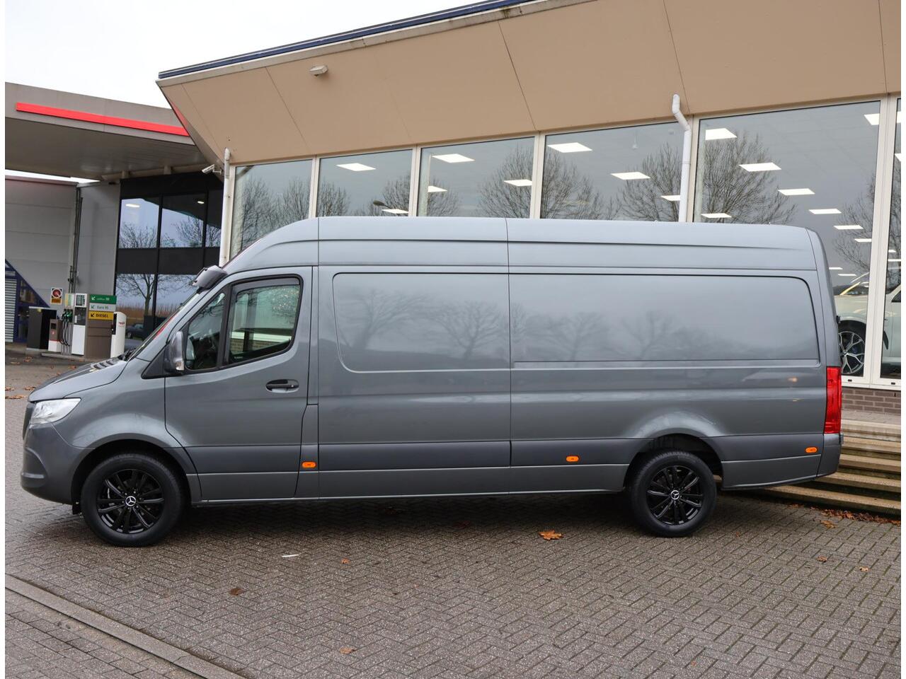 Mercedes-Benz SPRINTER 319 3.0 CDI V6 AUT. L3H2 - 3500 KG TREKHAAK | MBUX BREEDBEELD | 18 INCH LMV | CAMERA