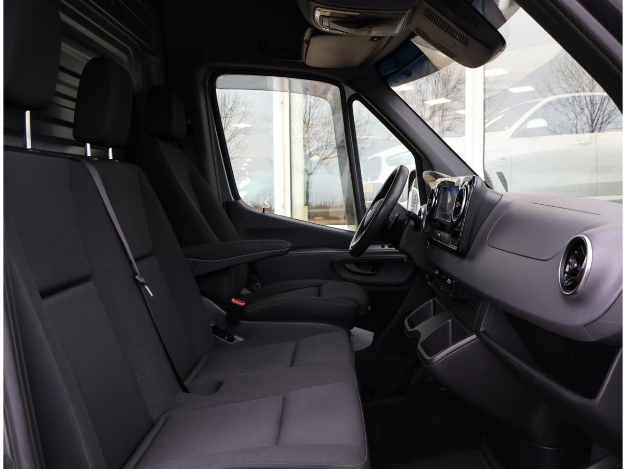 Mercedes-Benz SPRINTER 319 3.0 CDI V6 AUT. L3H2 - 3500 KG TREKHAAK | MBUX BREEDBEELD | 18 INCH LMV | CAMERA