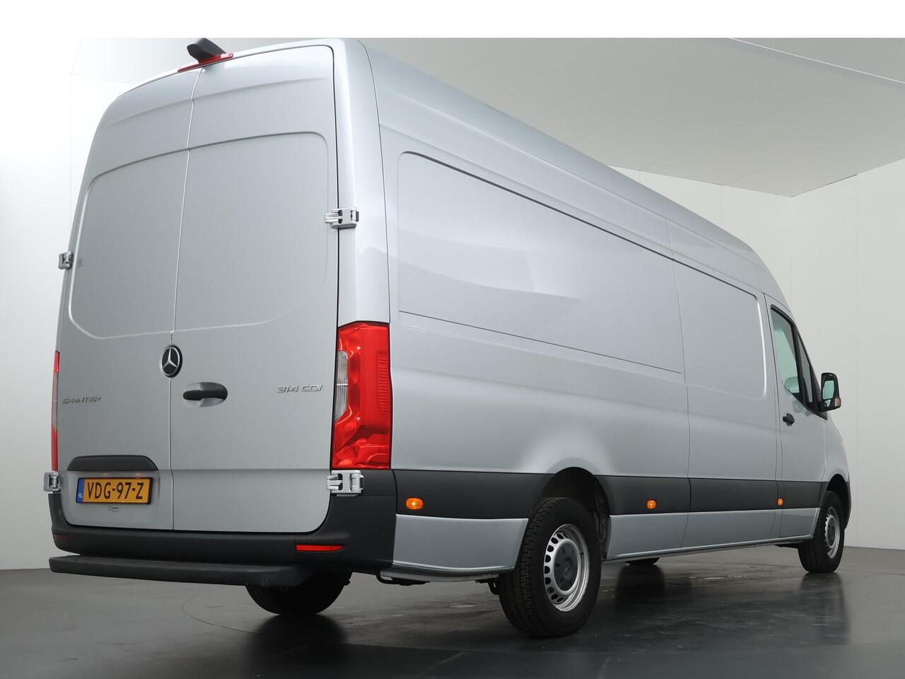 Mercedes-Benz SPRINTER 314 CDI | L3 H2 | 140 PK | NAVIGATIE | ACHTERUITRIJCAMERA | GEVEERDE BESTUURDERSSTOEL | W73 ACHTEROPSTAP | AIRCO | DODEHOEKDETECTIE | GEEN ZIJSCHUIFDEUREN | CARPLAY EN ANDROID AUTO