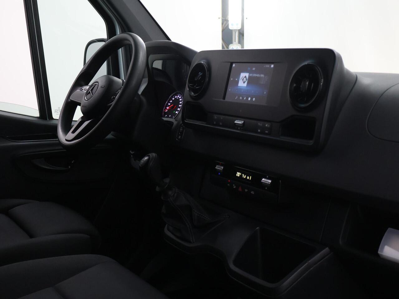 Mercedes-Benz SPRINTER 314 CDI | L3 H2 | 140 PK | NAVIGATIE | ACHTERUITRIJCAMERA | GEVEERDE BESTUURDERSSTOEL | W73 ACHTEROPSTAP | AIRCO | DODEHOEKDETECTIE | GEEN ZIJSCHUIFDEUREN | CARPLAY EN ANDROID AUTO