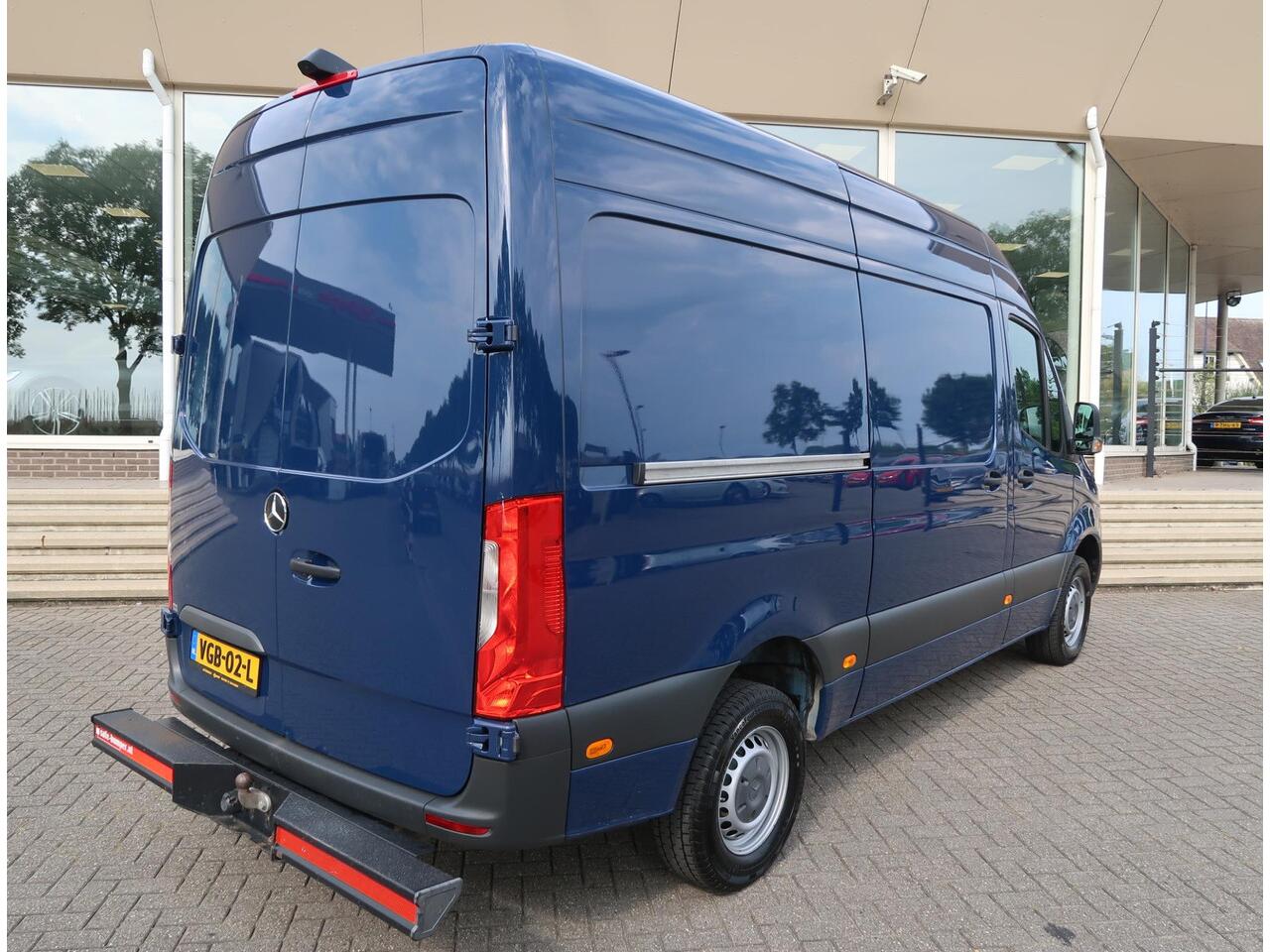 Mercedes-Benz SPRINTER 319 3.0 CDI V6 190 PK AUT. L2H2 + 3500 KG TREKHAAK / ADAPTIVE CRUISE CONTROL / NAVIGATIE