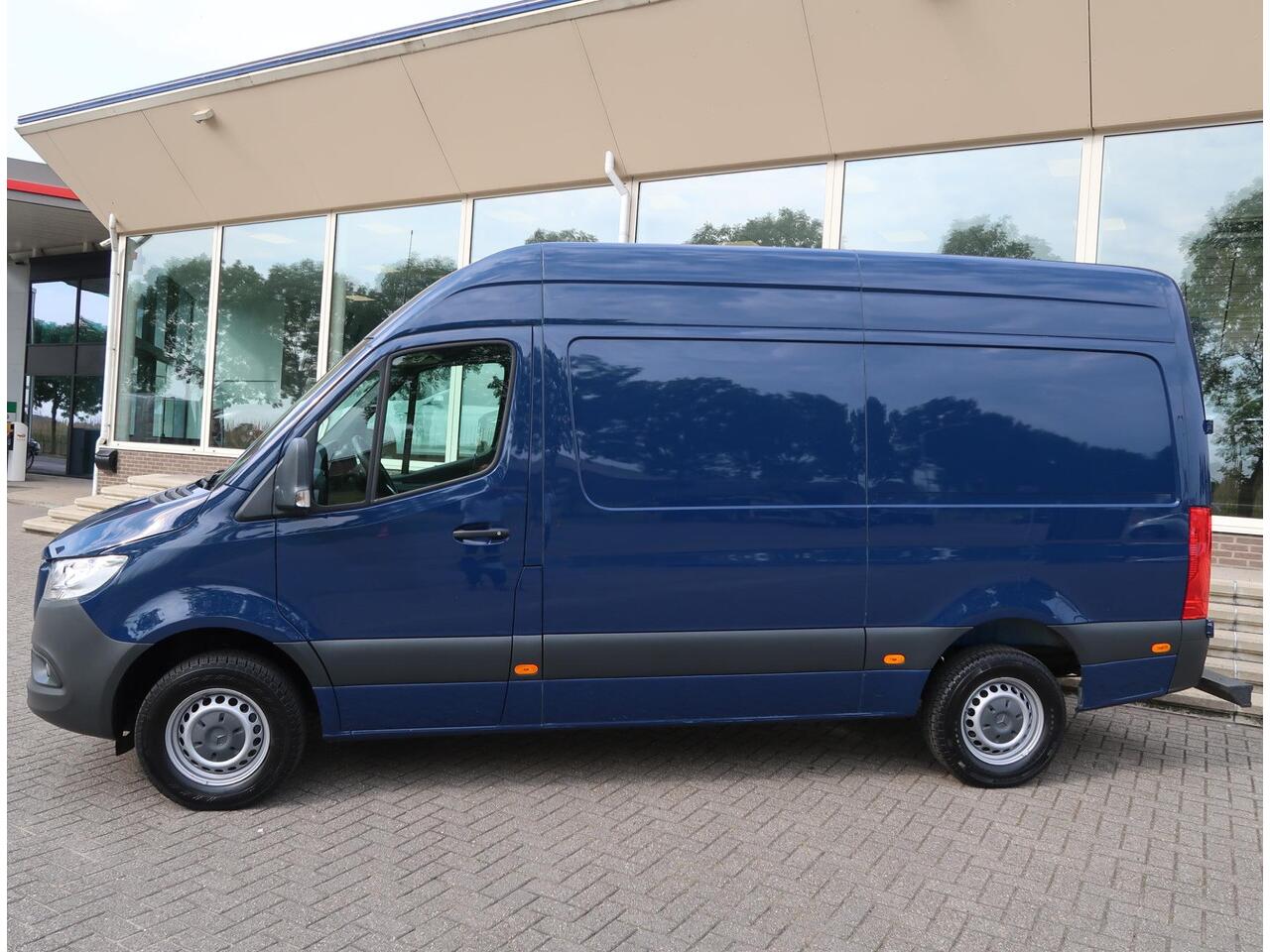 Mercedes-Benz SPRINTER 319 3.0 CDI V6 190 PK AUT. L2H2 + 3500 KG TREKHAAK / ADAPTIVE CRUISE CONTROL / NAVIGATIE