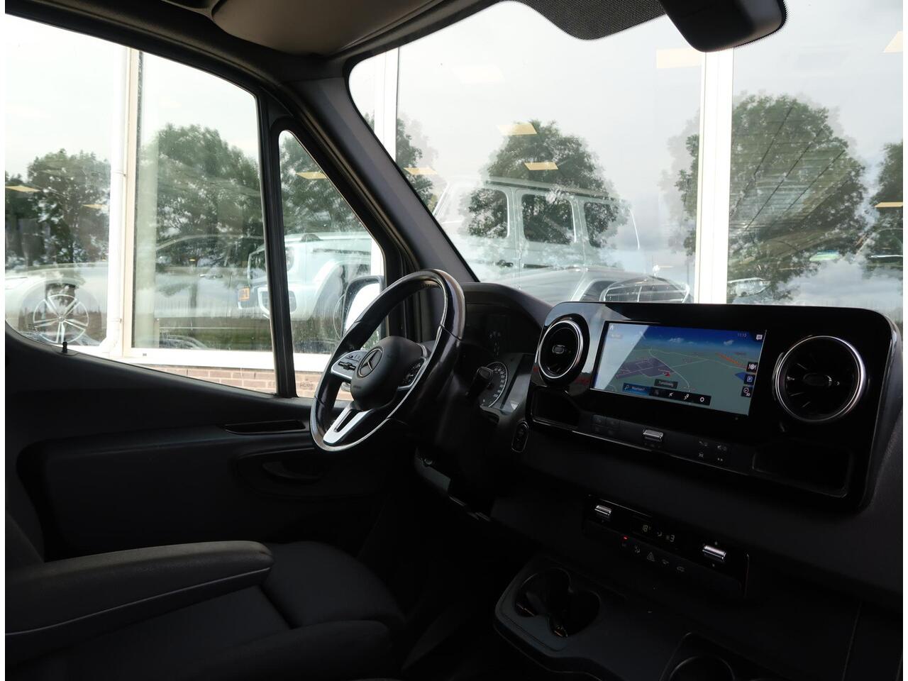 Mercedes-Benz SPRINTER 316 2.2 CDI 163 PK AUT7 L2H2 + 3500 KG TREKHAAK / ADAPTIVE CRUISE / BREEDBEELD MBUX