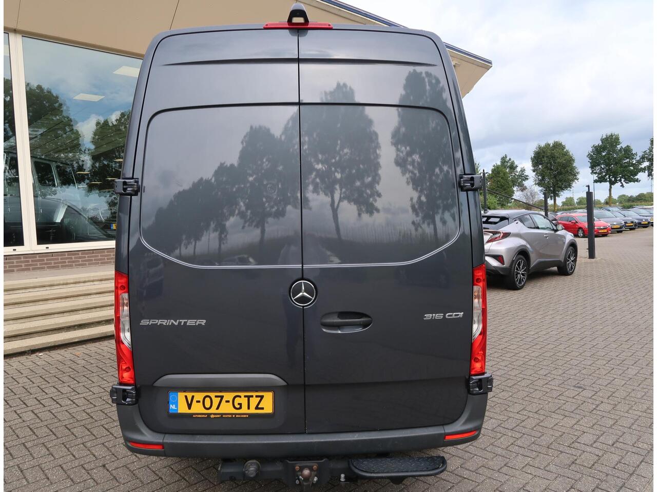 Mercedes-Benz SPRINTER 316 2.2 CDI 163 PK AUT7 L2H2 + 3500 KG TREKHAAK / ADAPTIVE CRUISE / BREEDBEELD MBUX